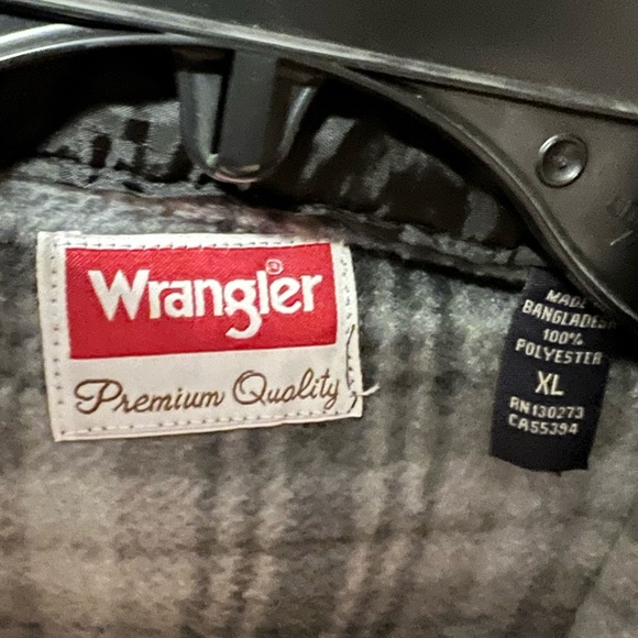 Wrangler Flannel Light Jacket - Picture 2 of 3